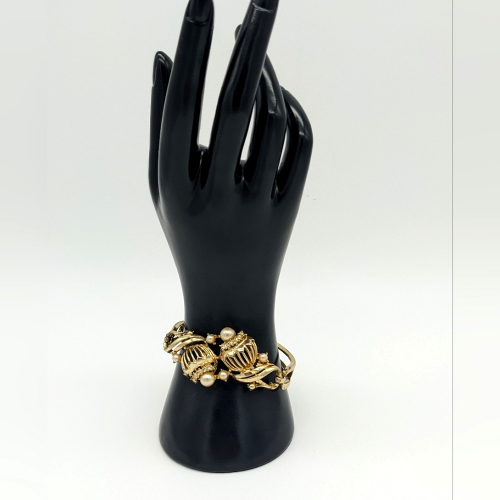 Rare 6" Coro Gold Tone bracelet